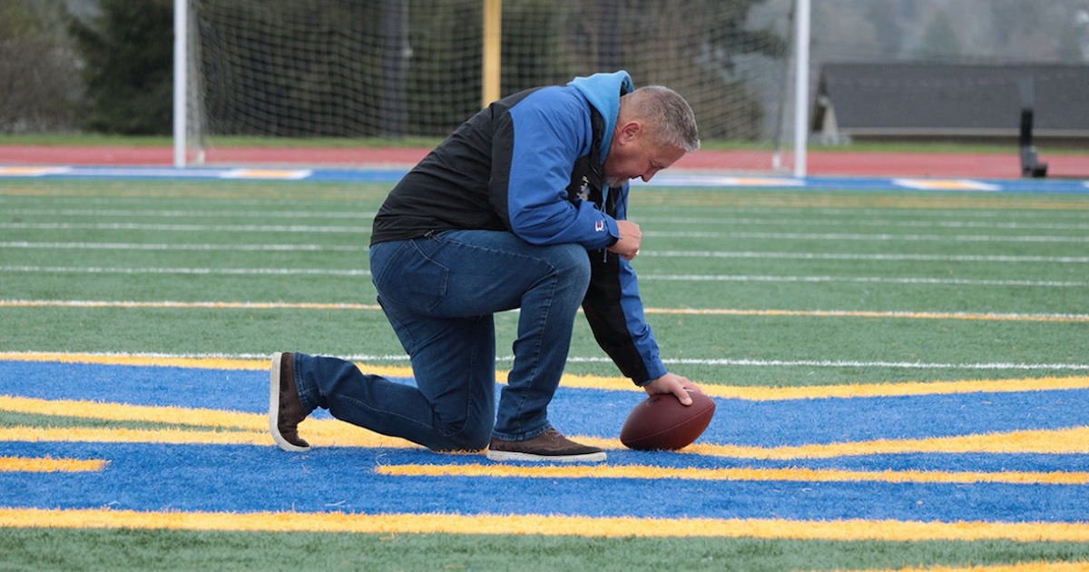 Supreme Court Rules Public Prayer OK for High School Football Coach